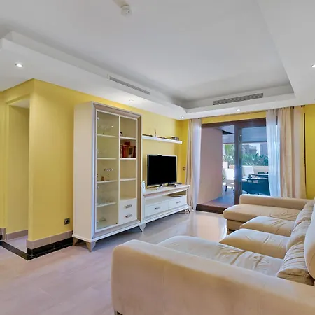 Exclusive 2 Bedroom Апартаменты